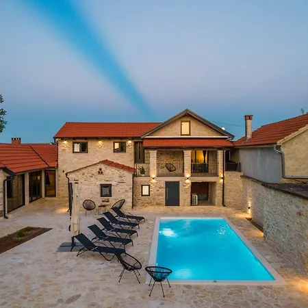 Luxury Cortile
