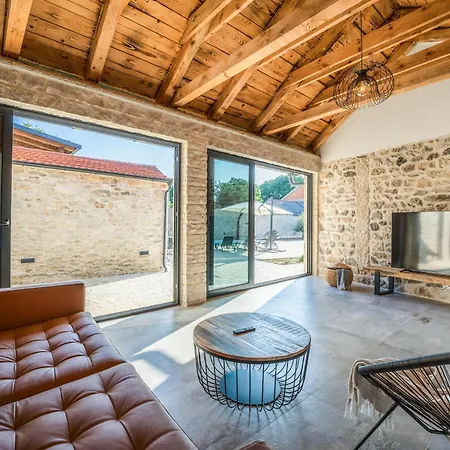 Luxury Cortile بنكوفاتش