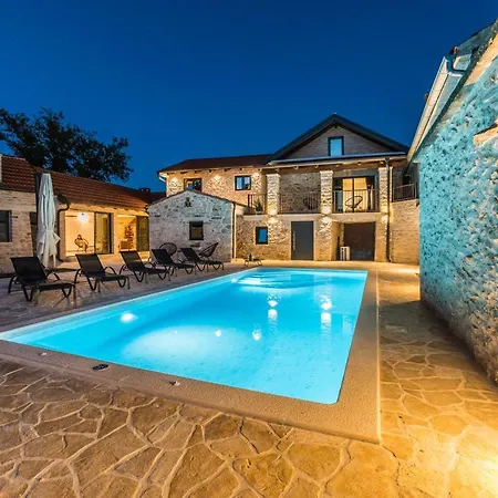 Luxury Cortile Villa *